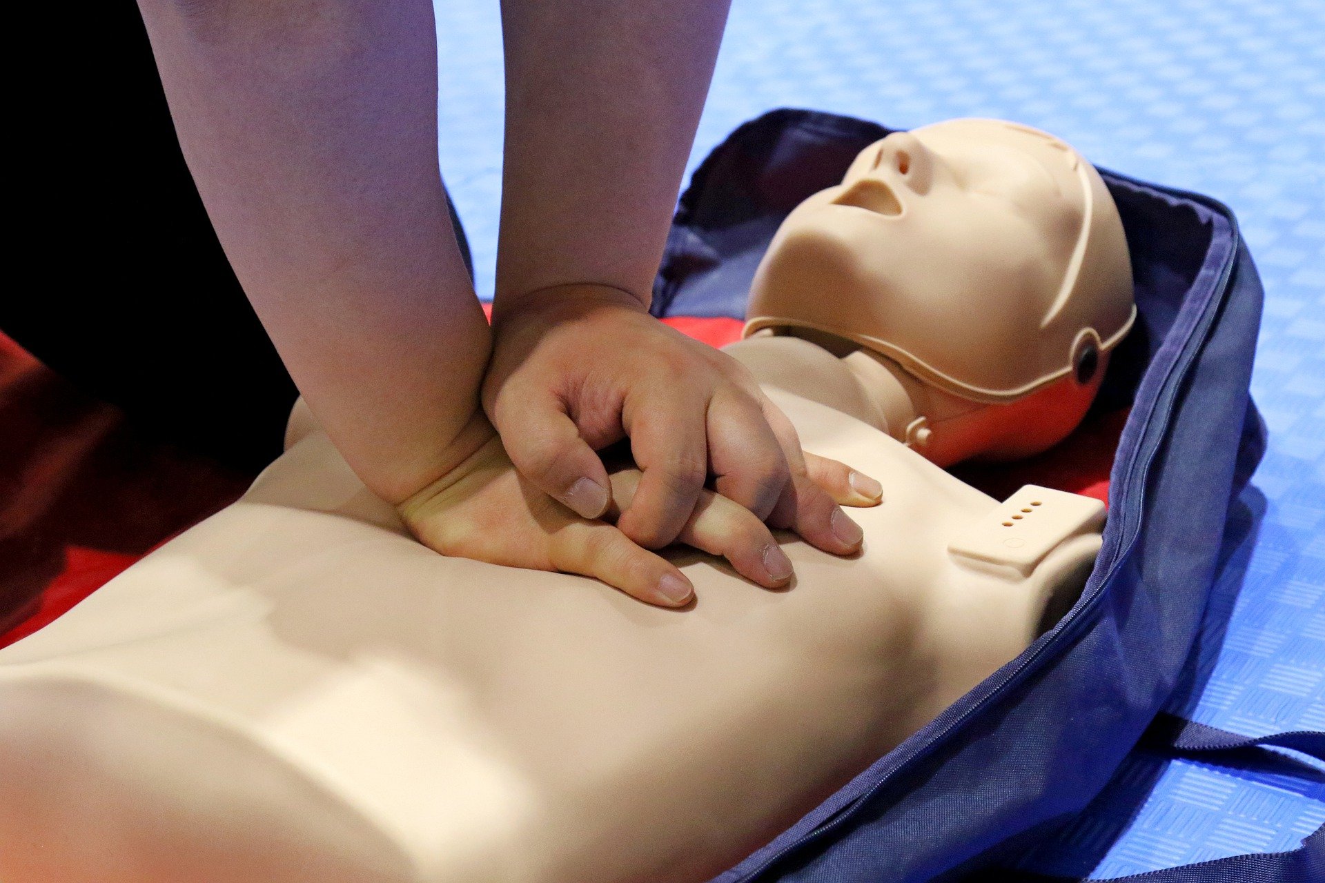 A demo of CPR, Paramedical Institutes in India